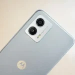 Foto da traseira do Moto G53 5G, um dos melhores smartphones baratos de 2024