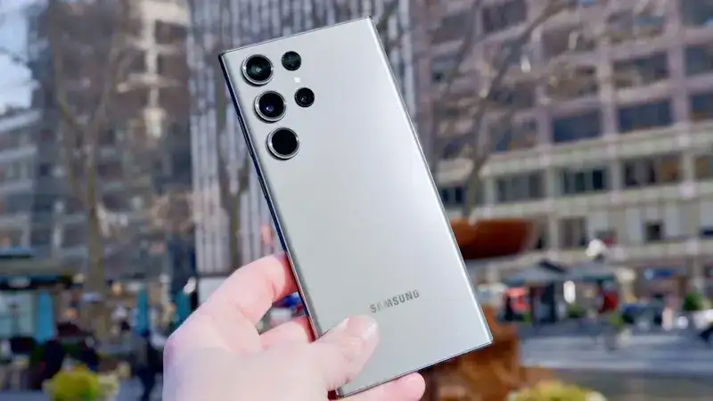 Top 7 celulares com 256 GB de memória em 2024 Traseira do Galaxy S23 Ultra