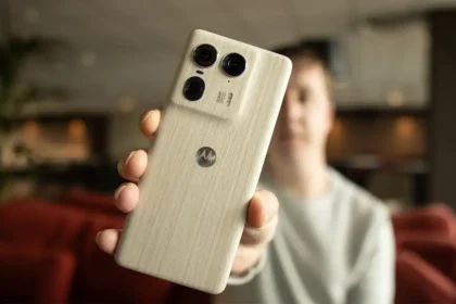 Motorola Edge 50 Ultra madeira
