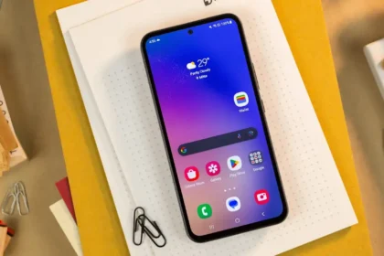 Foto frontal do Galaxy A55.