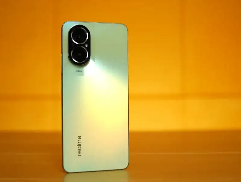 Realme C67 vale a pena? Conheça o smartphone de entrada custo-benefício Design da parte traseira do Realme C67