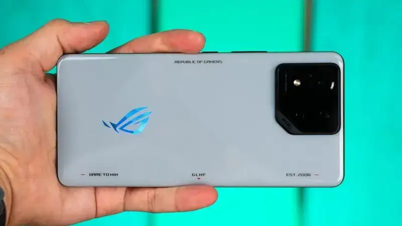 ROG Phone 8 é bom? Saiba tudo sobre o smartphone gamer da ASUS design do asus rog phone 8 parte traseira