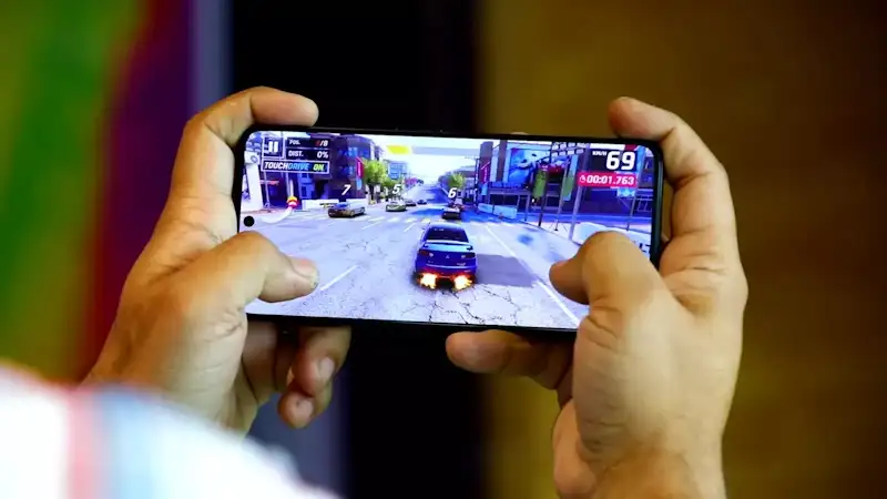 Poco F6 é um celular bom? Confira o novo celular intermediário da Xiaomi para 2024 poco f6 5g tela