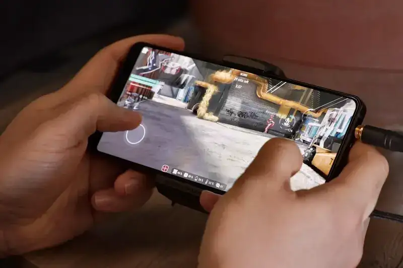 ROG Phone 8 é bom? Saiba tudo sobre o smartphone gamer da ASUS rog phone 8 executando um jogo