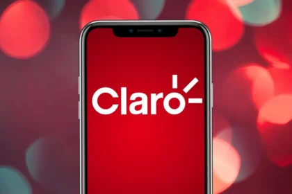 logo da claro na tela de um smartphone