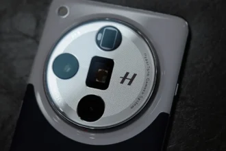 traseira do oppo find x7 ultra para referenciar o futuro oppo find x8 ultra