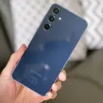 foto da parte traseira do samsung galaxy a55 5g