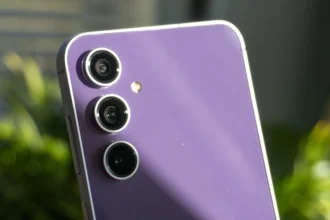 Foto da traseira do Galaxy S23 FE