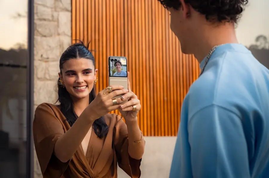 Motorola lança Razr 50 no Brasil: veja o preço oficial e a ficha técnica moto razr 50 cameras