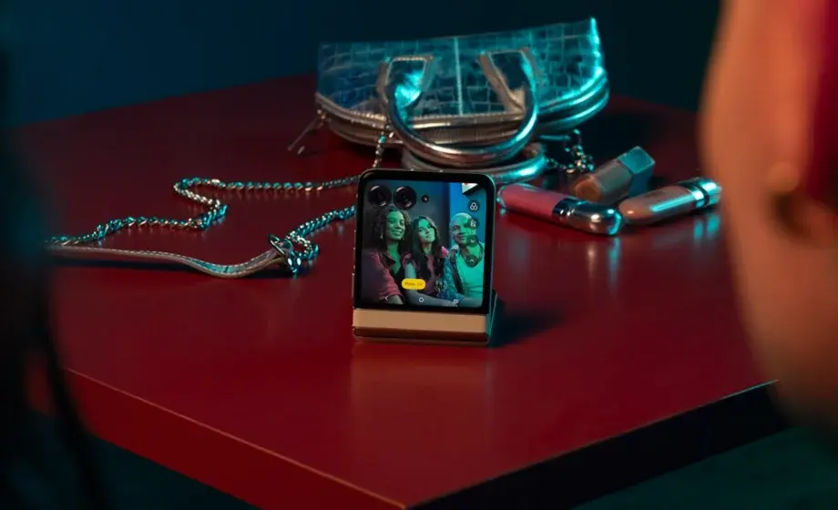 motorola razr 50