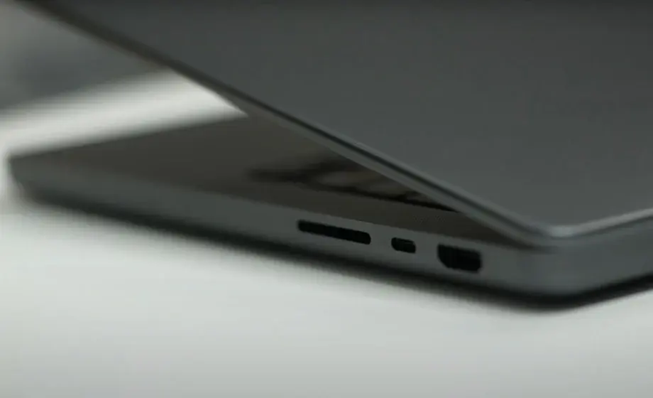 macbook pro m4 oficial