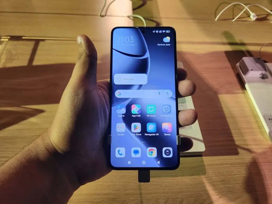 Xiaomi 14T é lançado no Brasil por R$ 5.999; lentes Leica são destaque xiaomi 14t tela evento