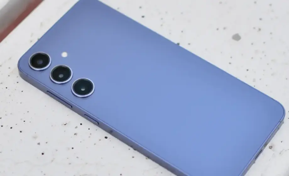 smartphone azul imagem ilustrativa galaxy s25 slim