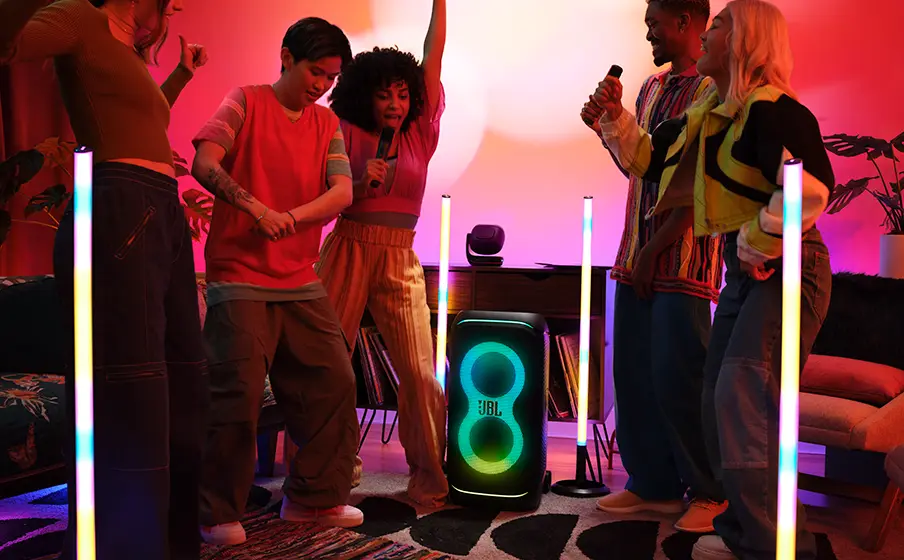 JBL PartyLight Stick é lançado no Brasil com recursos de sincronização musical JBL_PartyLight_Stick brasil