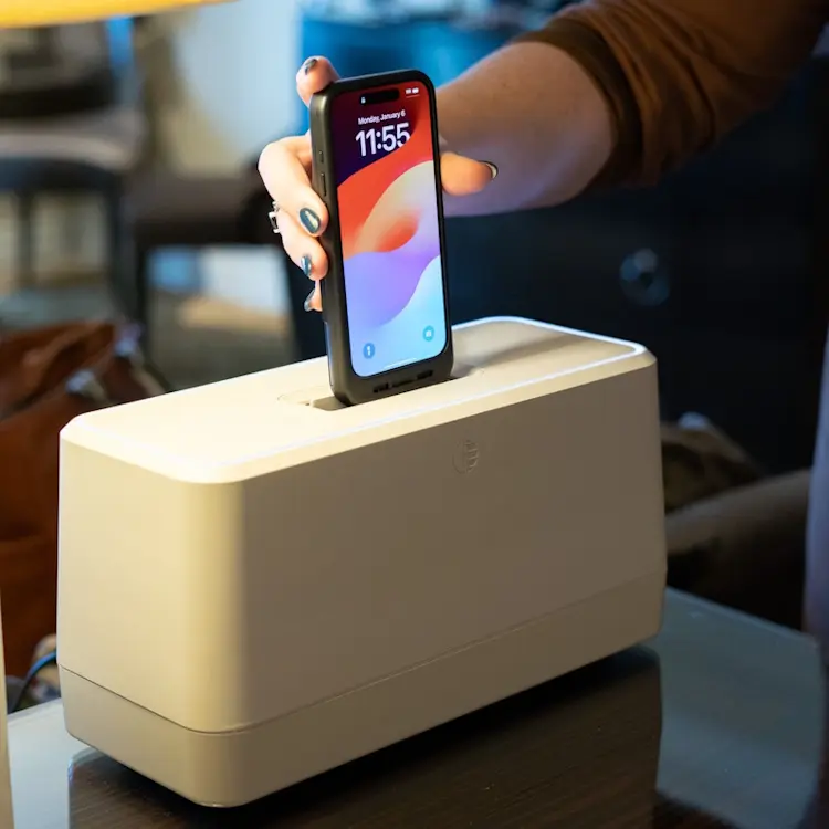 Conheça o carregador 'torradeira' que recarrega seu celular instantaneamente carregador torradeira ces 2025