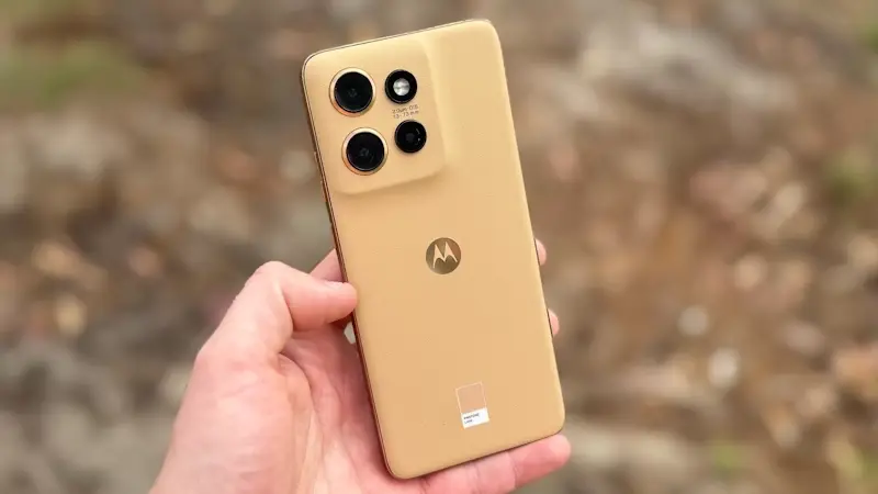 Carregamento sem fio: 3 celulares Motorola para comprar sem medo em 2025 foto ilustrativa do edge 50 neo
