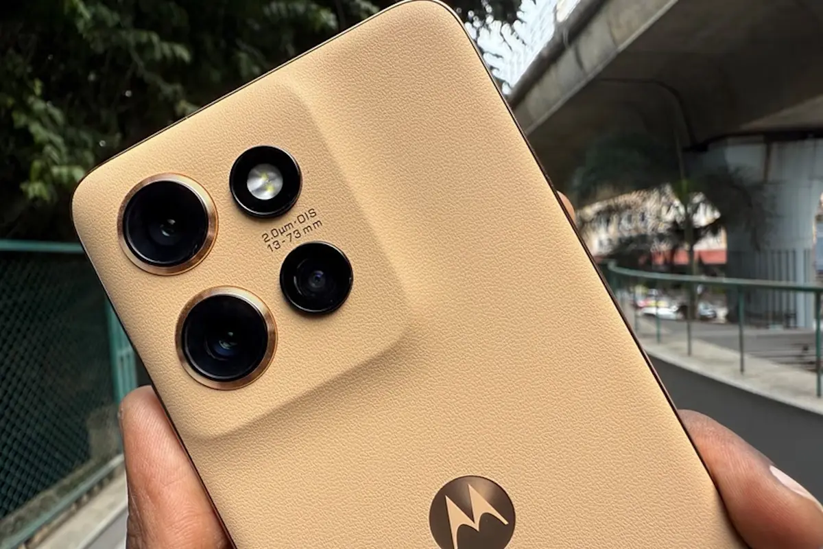 parte traseira do motorola edge 50 neo