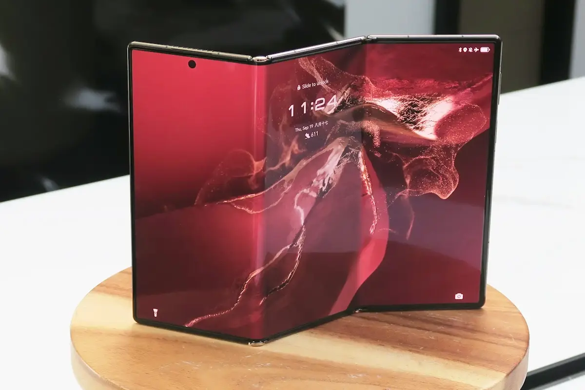 foto do huawei mate xt para ilustrar o celular dobrável triplo galaxy g fold da samsung