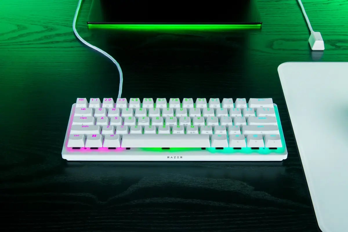 huntsman_v3_pro_mini_white