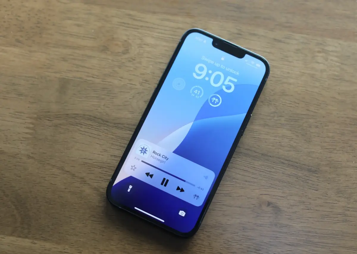 iphone 16e review