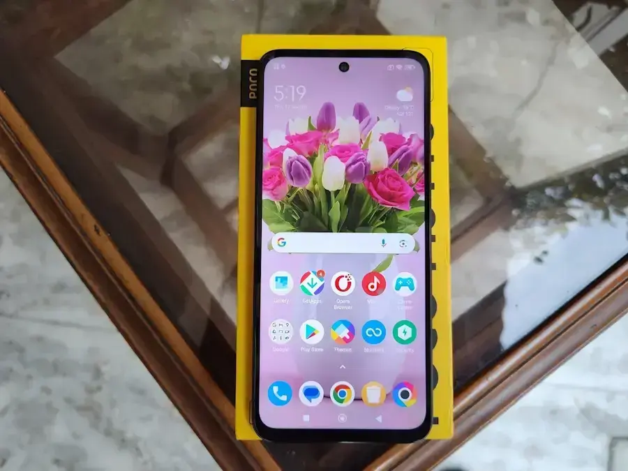 Xiaomi em 2025: veja os 7 melhores celulares custo-benefício da marca poco-m6-pro-oficial-tela