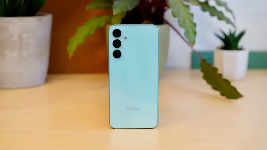Dia das Mães 2025: veja os 10 celulares da Samsung que mais valem a pena galaxy a16 azul