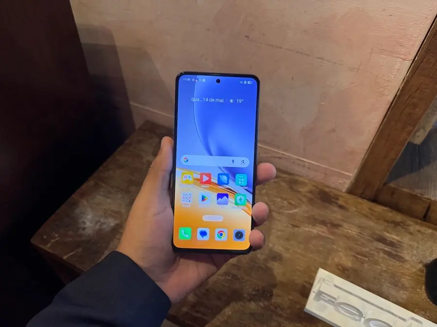 realme 14T é lançado no Brasil com bateria de 6.000 mAh, proteção IP69 e tela de 120 Hz realme 14t tela lancamento