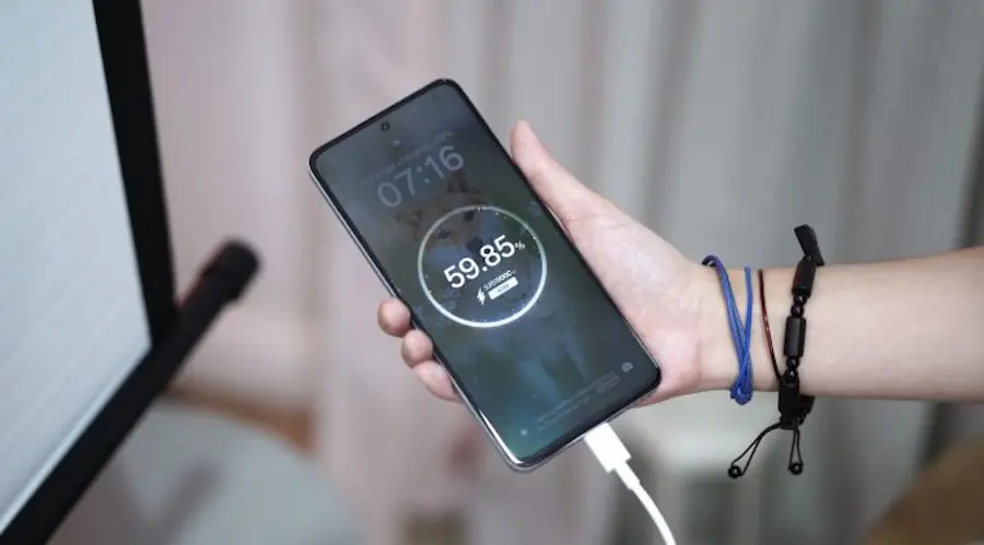 Review: realme 14 5G vale a pena? Testamos o celular gamer com bateria de 6.000 mAh realme 14 5g bateria