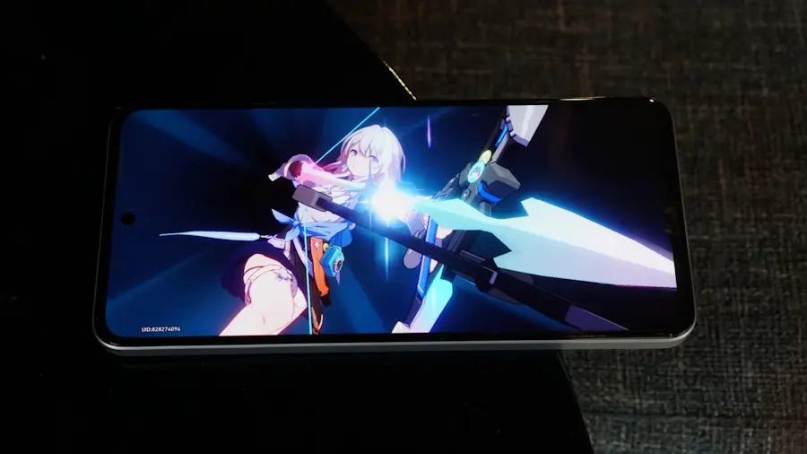 Review: realme 14 5G vale a pena? Testamos o celular gamer com bateria de 6.000 mAh realme 14 5g honkai oficial