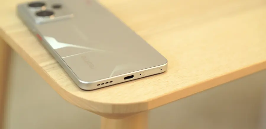 Review: realme 14 5G vale a pena? Testamos o celular gamer com bateria de 6.000 mAh realme 14 5g som